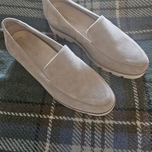 Vionic Women's Tan Suede Loafers size 8